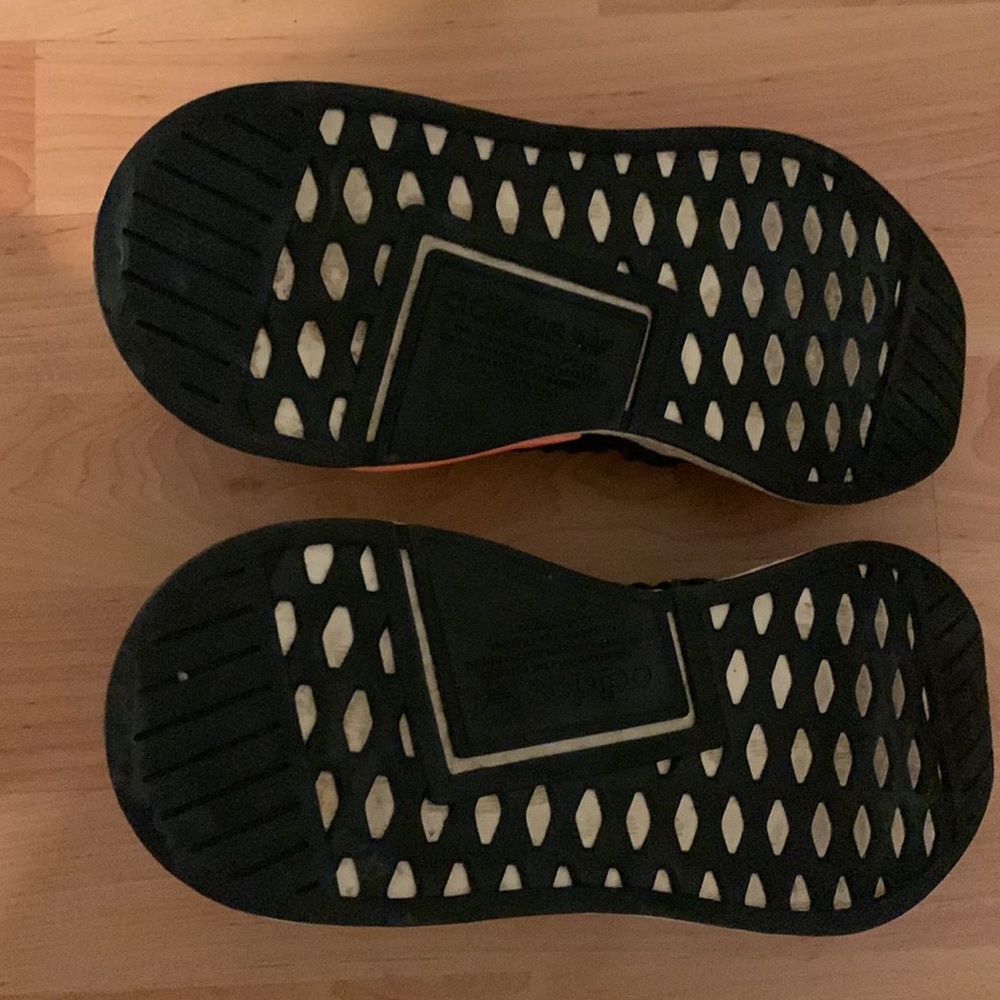 Adidas NMD R2 - Picture 6 of 8